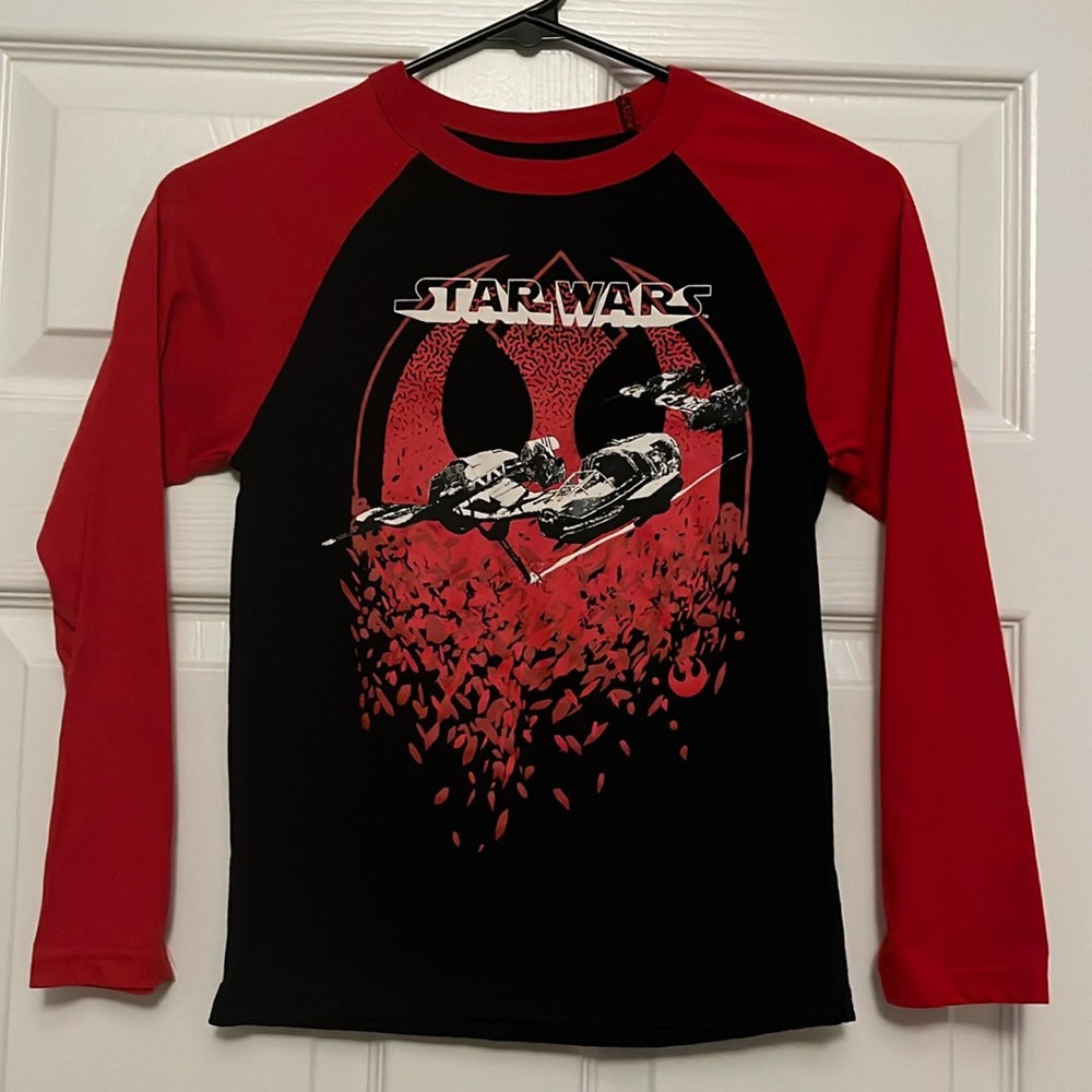 Black and red, Star Wars long sleeve tee. Small.